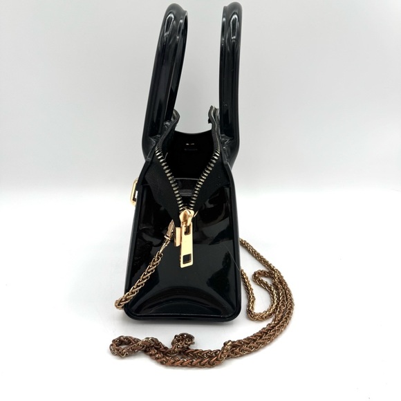 Elegant Black Handbag with Gold crossbody Chain - Picture 3 of 8